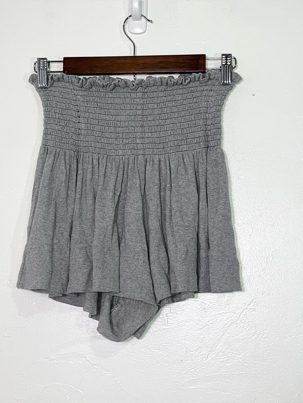 KOCH Erica Skirt Shorts Gray Heathered Smocked High Waist Ruffle Size XS - Picture 2 of 7